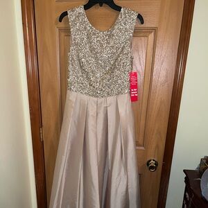 NWT Aidan Mattox Champagne Sequin Maxi Sleeveless Dress w/Pockets Size 8